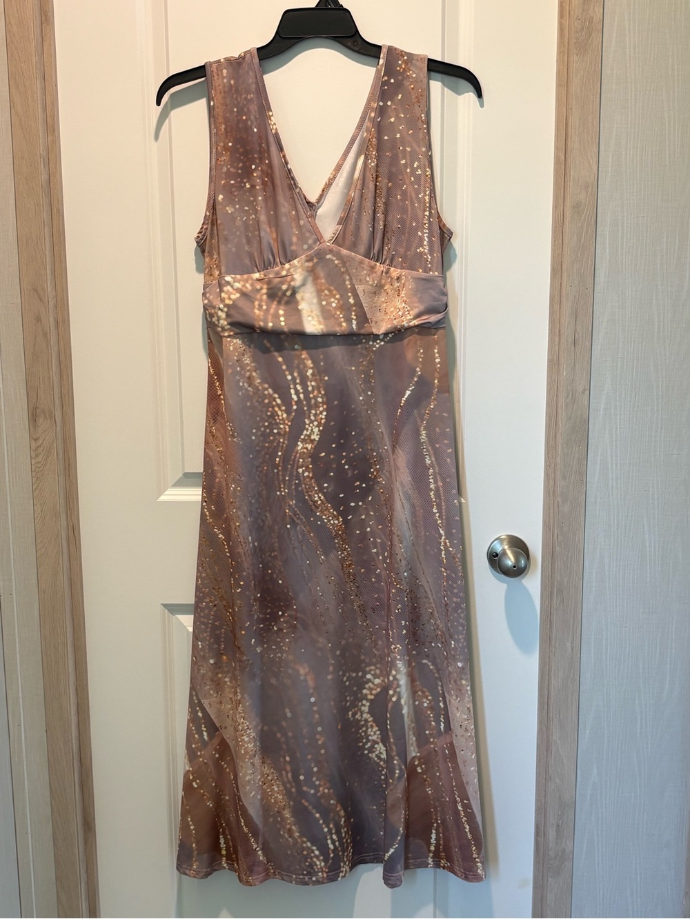Women’s Sleeveless V-Neck Metallic Mauve Printed Satin Flowy Dress SZ-XL